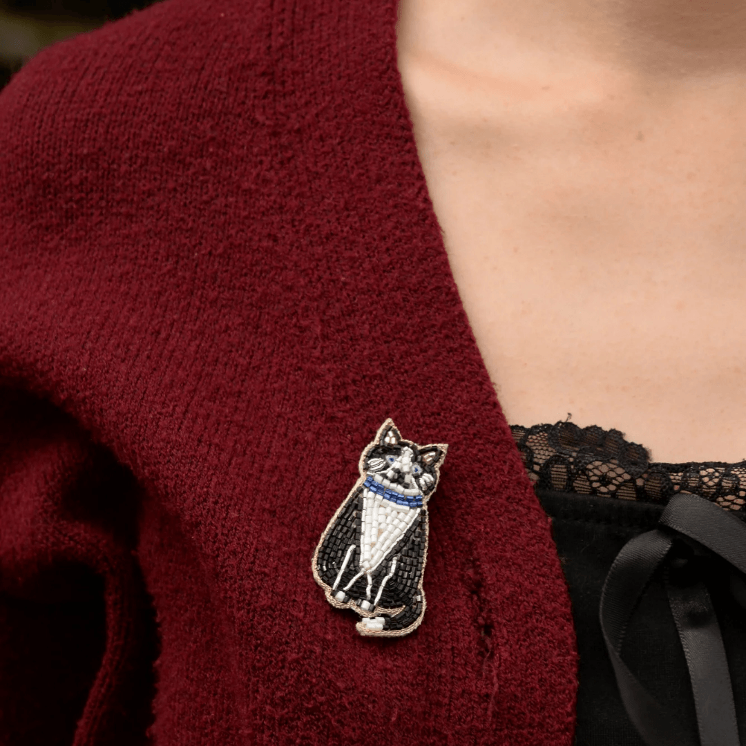 Cat with Collar Beaded Brooch