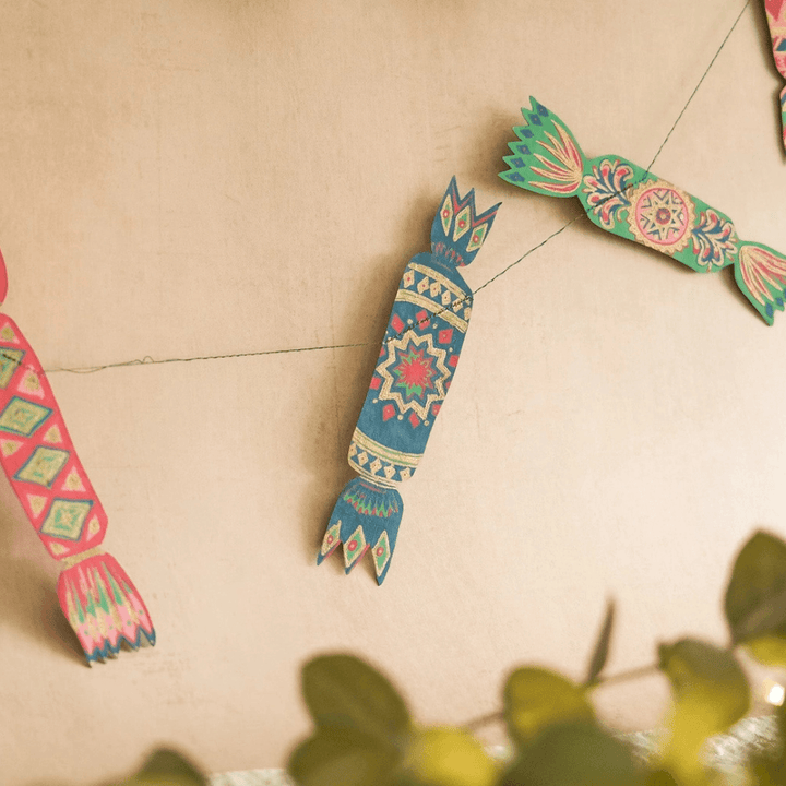 Christmas Cracker Paper Garland